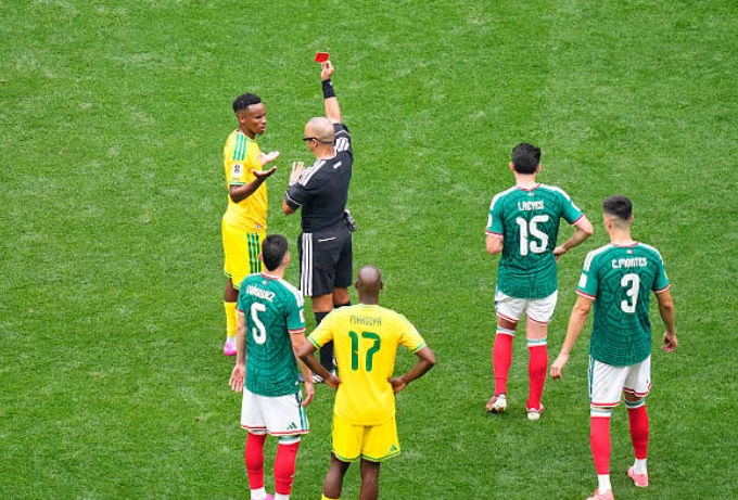 Ảnh bài viết Nam Phi nhận 2 thẻ đỏ, lập kỷ lục buồn ngày khai mạc World Cup
