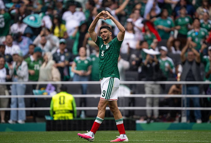 Tiền đạo: Raul Jimenez - 7.7 điểm. Ở tuổi 35, Jimenez vẫn cho thấy bản năng sát thủ đáng nể. Anh bền bỉ di chuyển, làm tường hiệu quả và cụ thể hóa nỗ lực bằng cú đánh đầu dũng mãnh, chính thức giải cơn khát bàn thắng kéo dài tại các kỳ World Cup.