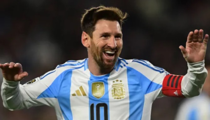 Dembele khẳng định Messi vẫn là ngôi sao hàng đầu dù tuổi tác cao.