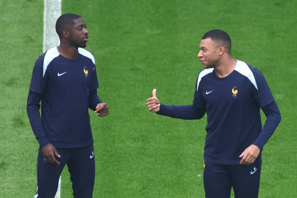 Dembele lên tiếng bảo vệ Mbappe.