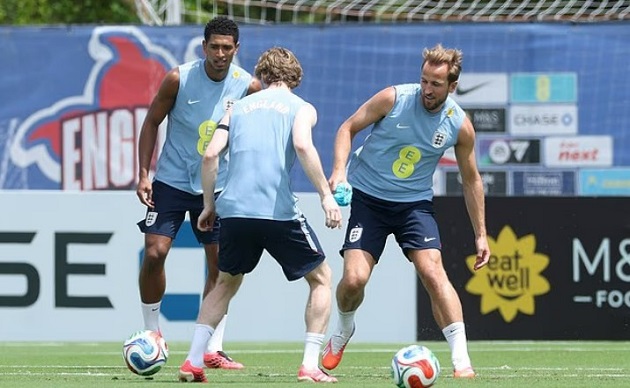 Ảnh bài viết Thầy trò Tuchel lo sốt vó vì bị trộm hết giày