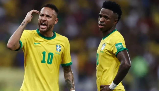 Vinicius sẽ gánh vác trọng trách bên cạnh đàn anh Neymar.