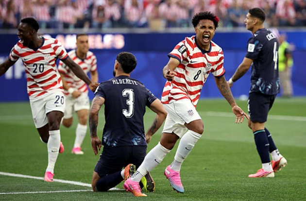 Weston McKennie (7.2): Làm chủ hoàn toàn khu trung tuyến, đặc biệt là trong hiệp một và góp công lớn vào bàn mở tỷ số.