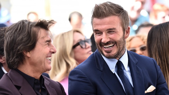 David Beckham xuất hiện dày đặc trên các quảng cáo của Mỹ trước và trong suốt thời gian diễn ra World Cup mùa hè này. Ở trận ra quân của chủ nhà, cựu tuyển thủ Anh ngồi ở hàng ghế sang trọng bên cạnh nam diễn viên Tom Cruise, theo dõi trận đấu sau khi cả hai cùng tham dự lễ gắn sao Beckham trên Đại lộ Danh vọng Hollywood vào đầu ngày hôm đó.