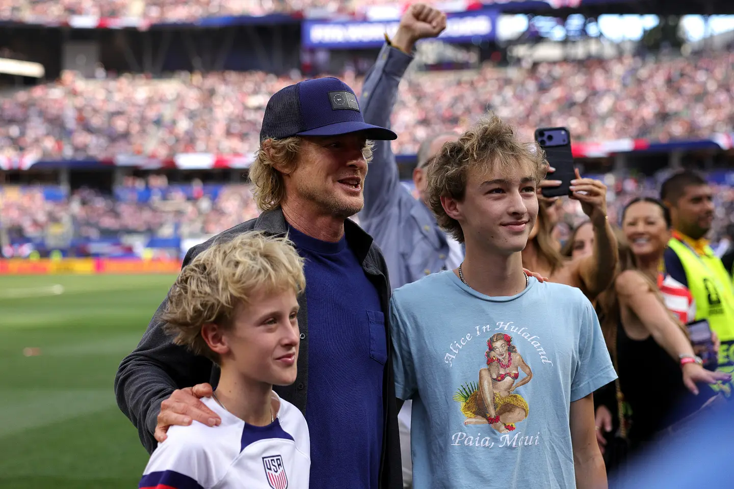 Nam diễn viên hài Owen Wilson là một khán giả thường xuyên của các trận bóng đá.