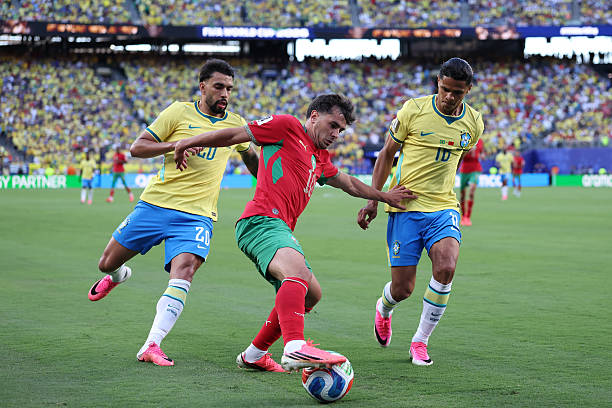 Brazil và Morocco chơi giằng co ở nửa đầu hiệp hai.