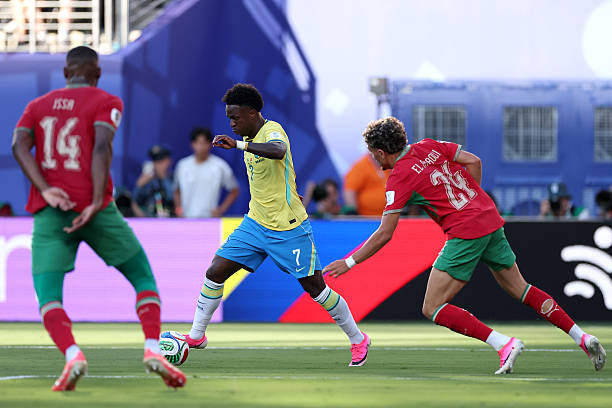 Brazil "sống sót" nhờ tình huống tỏa sáng cá nhân của Vinicius Junior.
