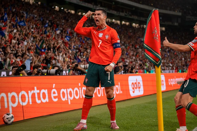 Ảnh bài viết Ronaldo khoe cơ bắp sáu múi trên bãi biển Mỹ