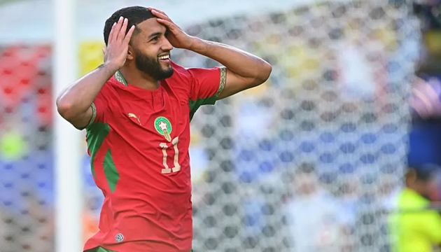 Ismael Saibari phá lưới Brazil.