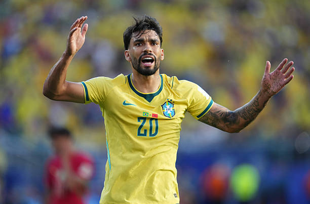 Lucas Paqueta (6.9): Gần như mất hút trong phần lớn hiệp một, nhưng sau đó đã tạo ra dấu ấn với cú dứt điểm hiểm hóc buộc Bounou phải trổ tài. Đáng chú ý, anh là cầu thủ Brazil đóng góp tích cực nhất cho khâu phòng ngự trận này.

Raphinha (7.0): Xử lý bóng hơi thiếu chính xác trong hiệp một nhưng đã cải thiện rõ rệt và tạo ra một vài cơ hội ngon ăn sau giờ nghỉ. Một màn trình diễn ở mức tròn vai dù anh có thể đóng góp nhiều hơn.

Vinicius Junior (7.6): Ngôi sao sáng nhất trên hàng công Brazil. Anh tận dụng tối đa cơ hội để ghi bàn gỡ hòa trong hiệp một và luôn thường trực mối đe dọa lên hàng thủ Morocco. Đáng tiếc khi anh không thể có thêm bàn thắng để giúp đội nhà giành trọn 3 điểm.

Igor Thiago (6.5): Sở hữu một vài pha xử lý bóng khá ổn và có một cú dứt điểm về phía khung thành, nhưng nhìn chung anh vẫn chưa tạo được sự kết nối cần thiết với các đồng đội xung quanh.

Điểm số của các cầu thủ Brazil. Ảnh: Bongda.com.vn.