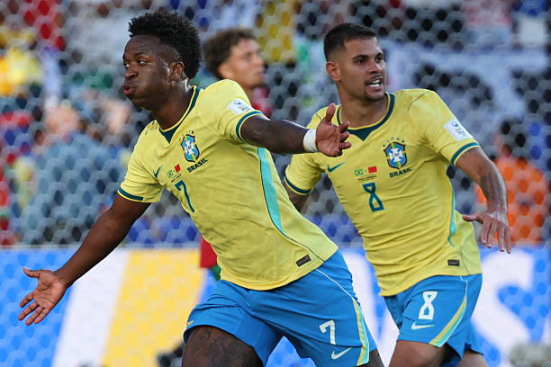 Vinicius Junior (7.6): Ngôi sao sáng nhất trên hàng công Brazil. Anh tận dụng tối đa cơ hội để ghi bàn gỡ hòa trong hiệp một và luôn thường trực mối đe dọa lên hàng thủ Morocco. Đáng tiếc khi anh không thể có thêm bàn thắng để giúp đội nhà giành trọn 3 điểm.

Igor Thiago (6.5): Sở hữu một vài pha xử lý bóng khá ổn và có một cú dứt điểm về phía khung thành, nhưng nhìn chung anh vẫn chưa tạo được sự kết nối cần thiết với các đồng đội xung quanh.

Điểm số của các cầu thủ Brazil. Ảnh: Bongda.com.vn.