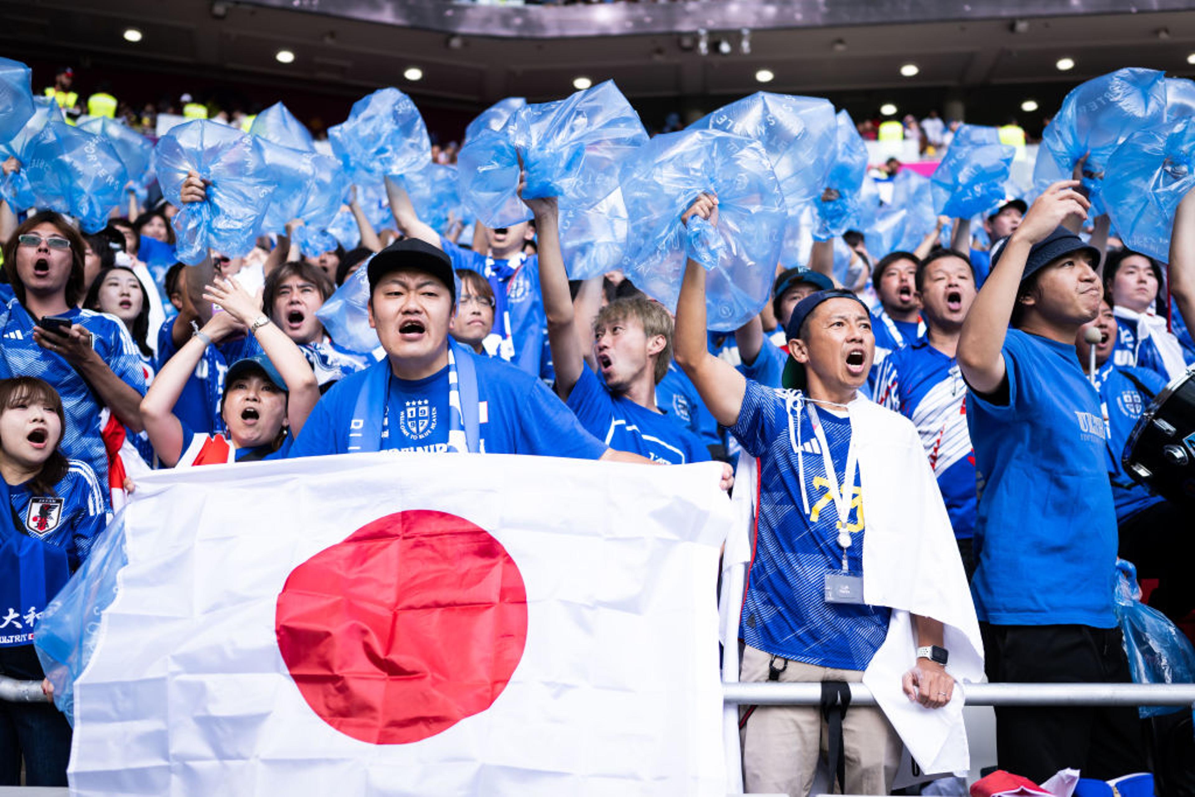 World Cup trở thành chiến dịch truyền thông bắt buộc.
