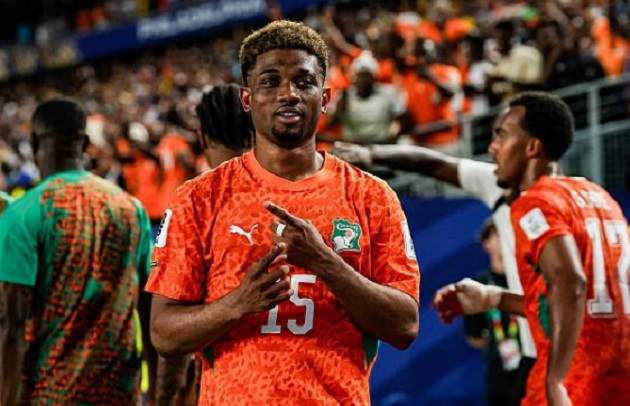 Amad Diallo (7.2): Vào sân từ ghế dự bị và tạo ra nhiều pha bóng nguy hiểm bên góc phải. Anh cũng là người có pha dứt điểm lạnh lùng mang về thắng lợi đầu tay cho Bờ Biển Ngà.
