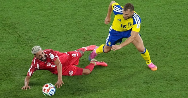 Jesper Karlstrom (Tiền vệ trung tâm) – 7,1 điểm. Đóng vai trò "máy quét" thầm lặng, giúp kiểm soát khu trung tuyến và thu hồi bóng hiệu quả.