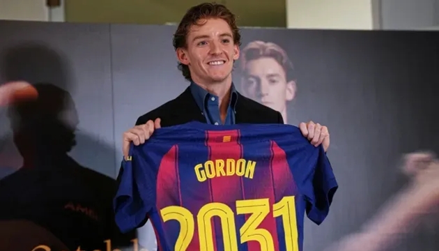 Anthony Gordon là thương vụ bom tấn đầu tiên của Barcelona hè 2026.