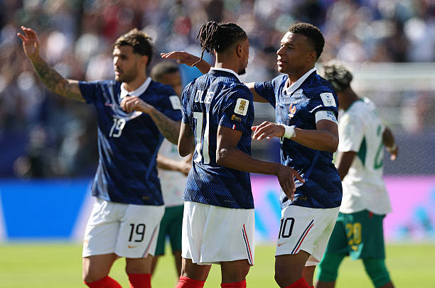 Mbappe giúp ĐT Pháp vượt khó trước Senegal.