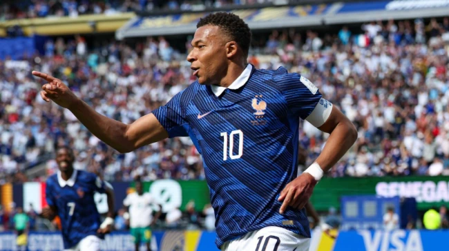 Ảnh bài viết Kylian Mbappe trở thành vị 'vua mới' của bóng đá Pháp như thế nào?