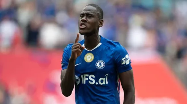 Ảnh bài viết Rooney khó hiểu khi Tuchel chọn Chalobah thay Livramento