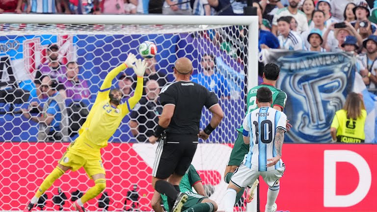 Messi nhanh chóng để lại dấu ấn ở kỳ World Cup thứ 6.