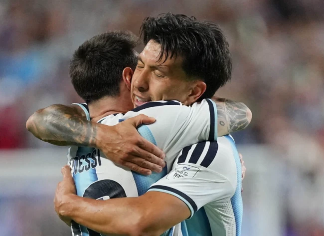 Bên cạnh Messi, Martinez là điểm sáng của Argentina.
