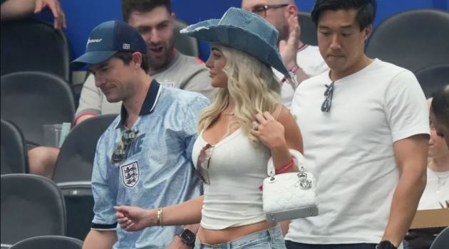 Ảnh bài viết Dàn WAGs ĐT Anh tiếp lửa ngày ra quân World Cup