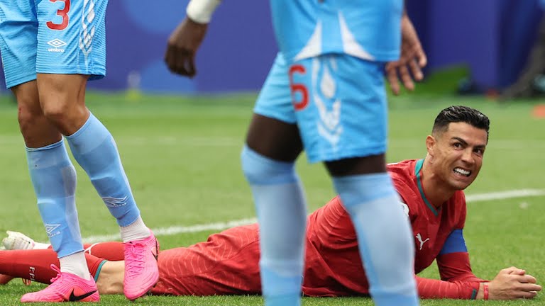 Ronaldo hoàn toàn bất lực trước Congo.