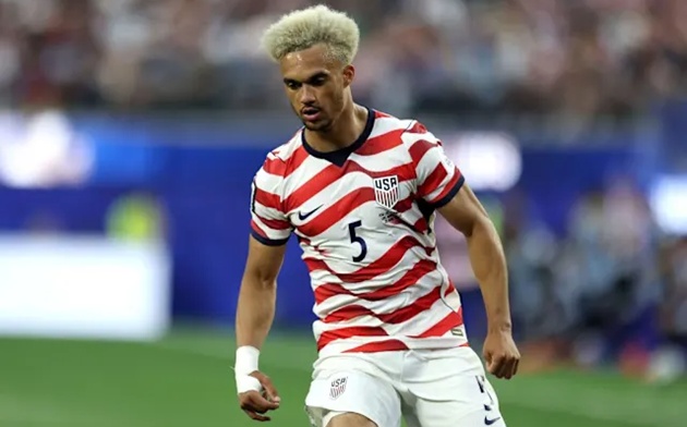 Antonee Robinson có kinh nghiệm thi đấu tại Ngoại hạng Anh.