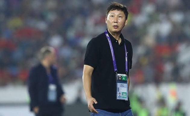 Ảnh bài viết HLV Kim Sang Sik nhường ghế nóng Olympic Việt Nam dự ASIAD 2026