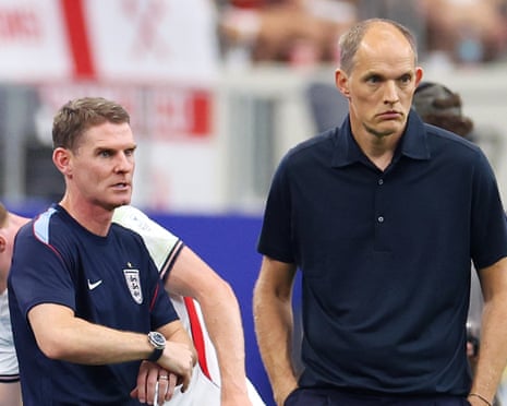 "Cánh tay phải" của Tuchel đã nổi giận ngay trên sóng truyền hình.