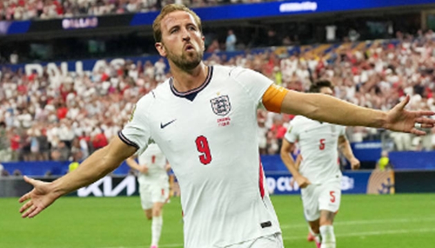 Kane là đầu tàu trên hàng công đội nhà.