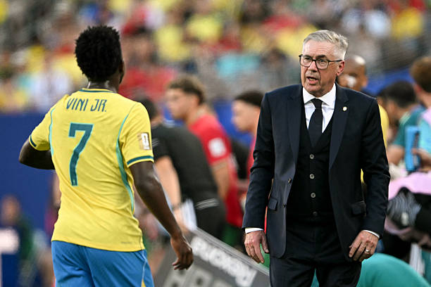 Áp lực đang bủa vây thầy trò Carlo Ancelotti.