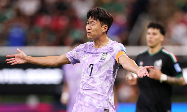 Son Heung-min – 6.2 điểm: Một ngày thi đấu lặng lẽ khác của thủ quân tuyển Hàn Quốc. Dù thi đấu có phần khởi sắc hơn so với trận gặp CH Séc, Son vẫn không tạo ra đột biến và bị thay ra sớm.