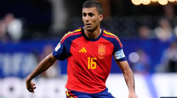 Rodri chịu nhiều chỉ trích khi Tây Ban Nha bị cầm chân ở vòng đấu khai màn World Cup.