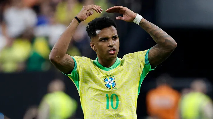 Ảnh bài viết Rodrygo tiết lộ cách sao Brazil sinh tồn trước áp lực mạng