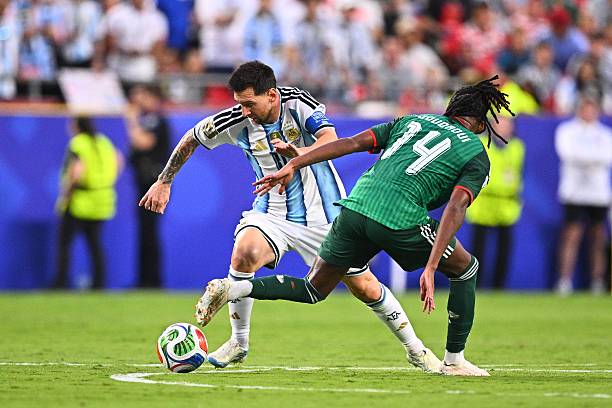 Ảnh bài viết Algeria đòi thẻ đỏ cho Messi trong đơn kiện gửi FIFA