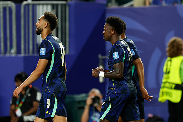 Matheus Cunha và Vinicius Junior có màn kết hợp ăn ý trên hàng công tuyển Brazil.