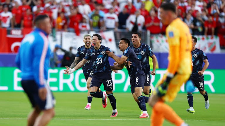 Paraguay đã ghi bàn từ sớm.