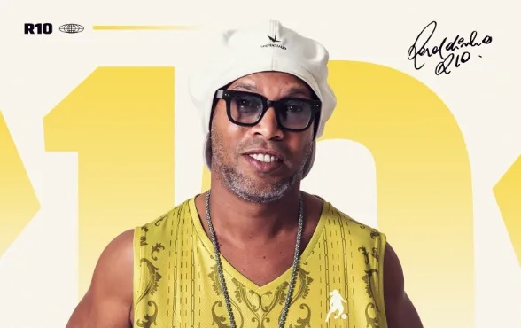 Ronaldinho gia nhập Ravenna tại Serie C.