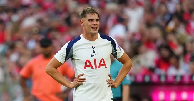 Ảnh bài viết Tottenham chốt tương lai Micky van de Ven trước sự chèo kéo của Barcelona