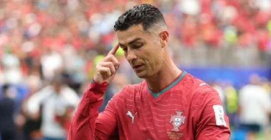 Ronaldo chịu nhiều chỉ trích sau trận mở màn nhạt nhòa.