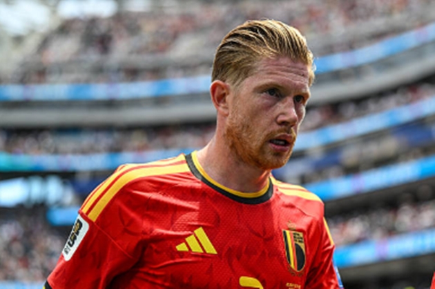 Tiền vệ công Kevin De Bruyne (6.8 điểm): Thi đấu vất vả khi liên tục bị theo kèm rát và phạm lỗi. Dù rất nỗ lực tạt bóng, nhạc trưởng này không có sự kết nối tốt với tiền đạo và bị thay ra sớm.