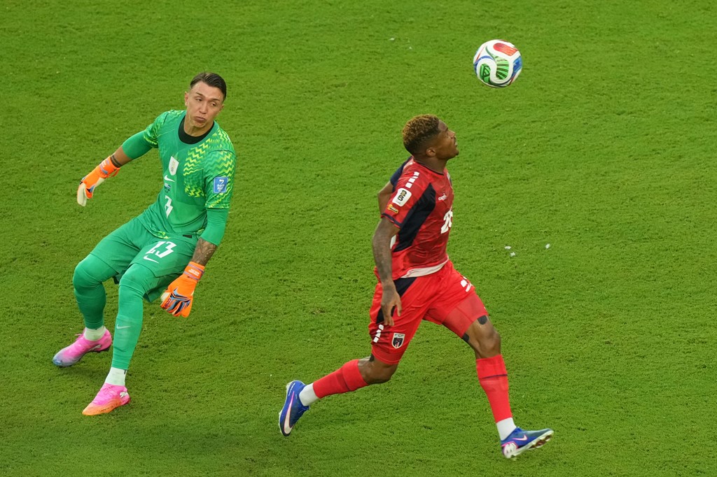 Thủ môn: Fernando Muslera – 6.1 điểm. Lão tướng 40 tuổi đã có một ngày thi đấu dưới kỳ vọng. Anh không thể đưa ra phản xạ kịp thời trước cú sút phạt tầm xa của Kevin Pina.