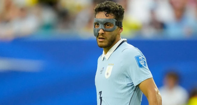 Sebastian Caceres – 6.4 điểm. Caceres gặp nhiều khó khăn trước lối đá giàu tốc độ và sức mạnh của các tiền đạo Cape Verde như Benchimol.