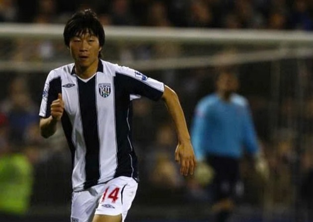 Ông Kim Do-heon khi còn chơi cho West Brom.