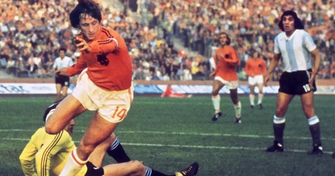 Johan Cruyff là cầu thủ vĩ đại bậc nhất không vô địch World Cup.