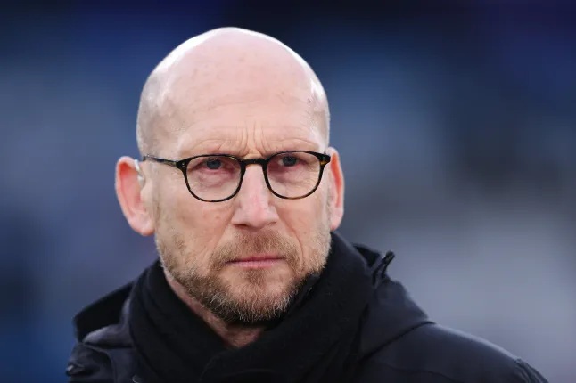 Ảnh bài viết Jaap Stam khuyên Man Utd mua thêm 2 tiền vệ sau Ederson