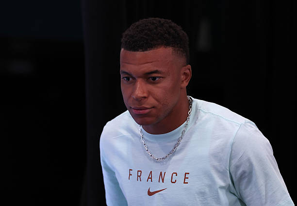 Ảnh bài viết Huyền thoại Pháp nổi giận khi Mbappe bị đánh giá thấp