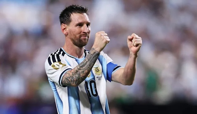 Argentina cần nhiều hơn 1 Messi.
