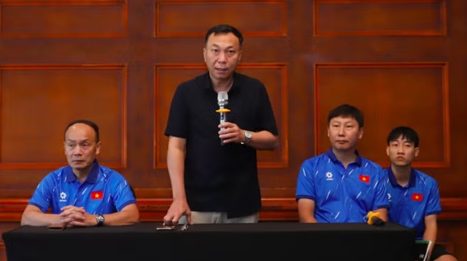 Chủ tịch Trần Quốc Tuấn có buổi gặp tuyển Việt Nam trước thềm ASEAN Cup 2026.