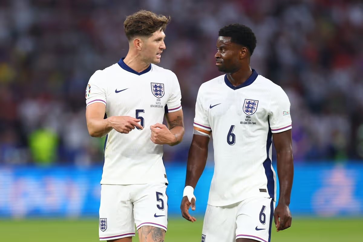 Marc Guehi và John Stones là 2 trong số những lựa chọn ở hàng phòng ngự của tuyển Anh.